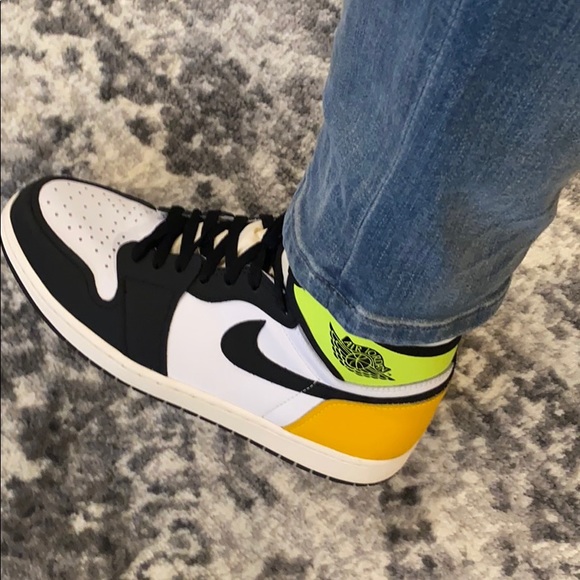 Jordan 1 Hi OG Volt Gold